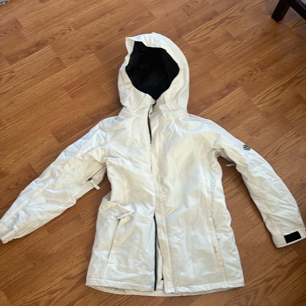 Girls 686 ski jacket. Great condition, only used for one season. Color cream.